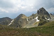 40 Vista sul Valletto con Tribortoi e Triomen salendo in Ponteranica